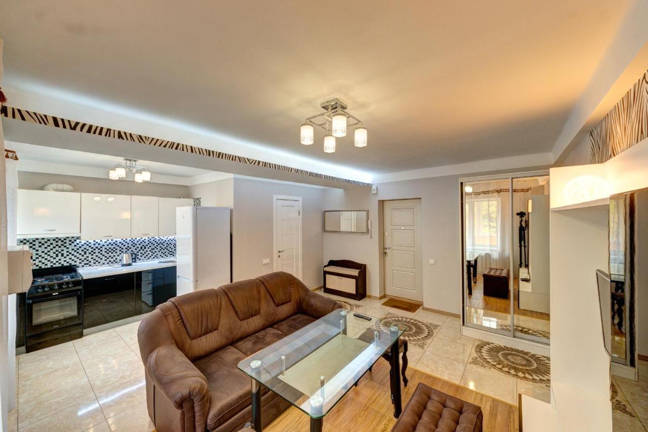 Excellent Apartment Druzhby Narodov Boulevard 3A. Lybedskaya Metro Station 키예프 외부 사진