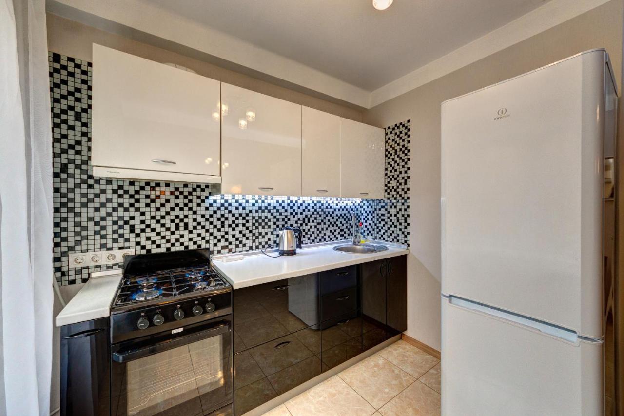 Excellent Apartment Druzhby Narodov Boulevard 3A. Lybedskaya Metro Station 키예프 외부 사진