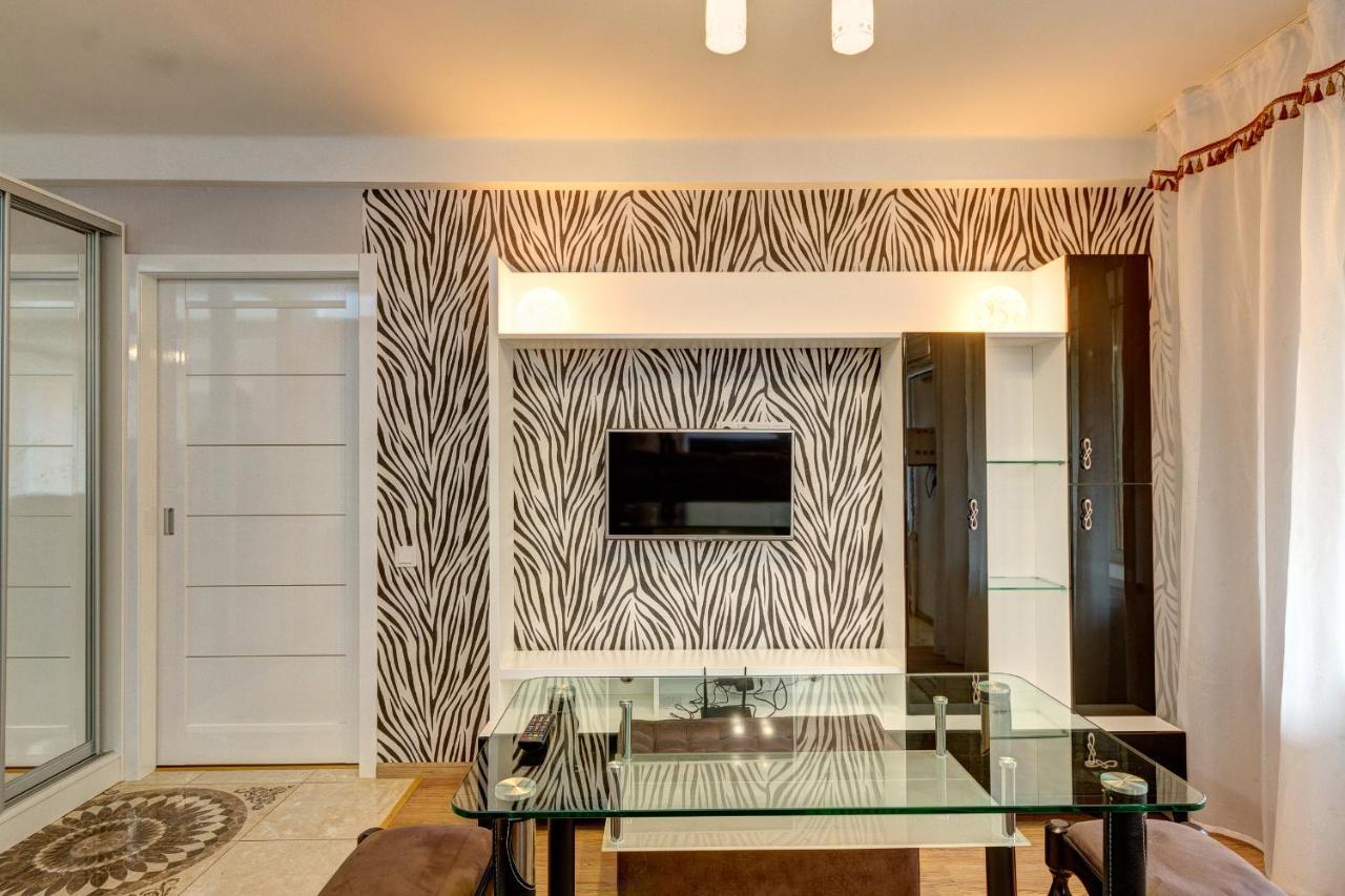Excellent Apartment Druzhby Narodov Boulevard 3A. Lybedskaya Metro Station 키예프 외부 사진