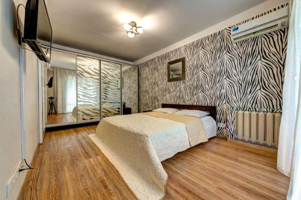 Excellent Apartment Druzhby Narodov Boulevard 3A. Lybedskaya Metro Station 키예프 외부 사진