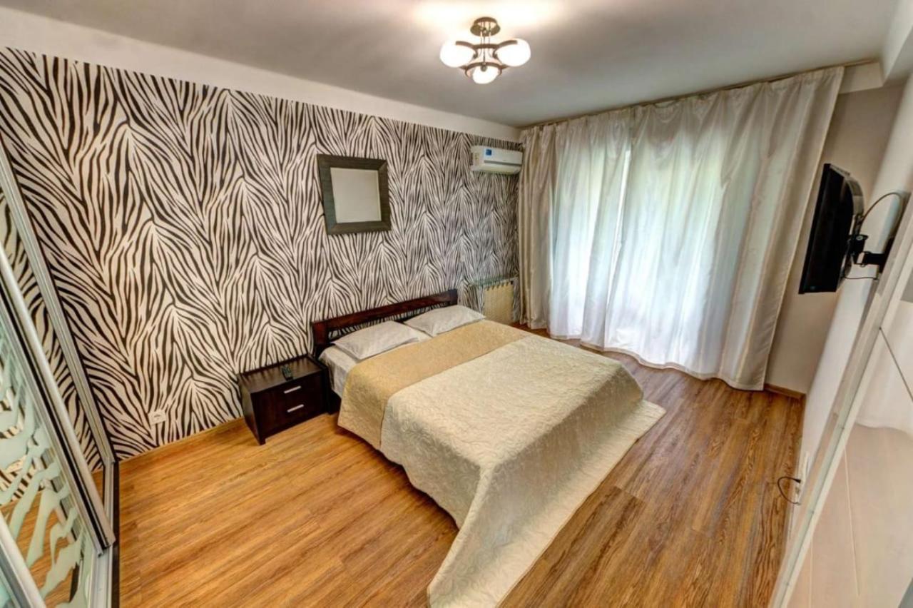 Excellent Apartment Druzhby Narodov Boulevard 3A. Lybedskaya Metro Station 키예프 외부 사진